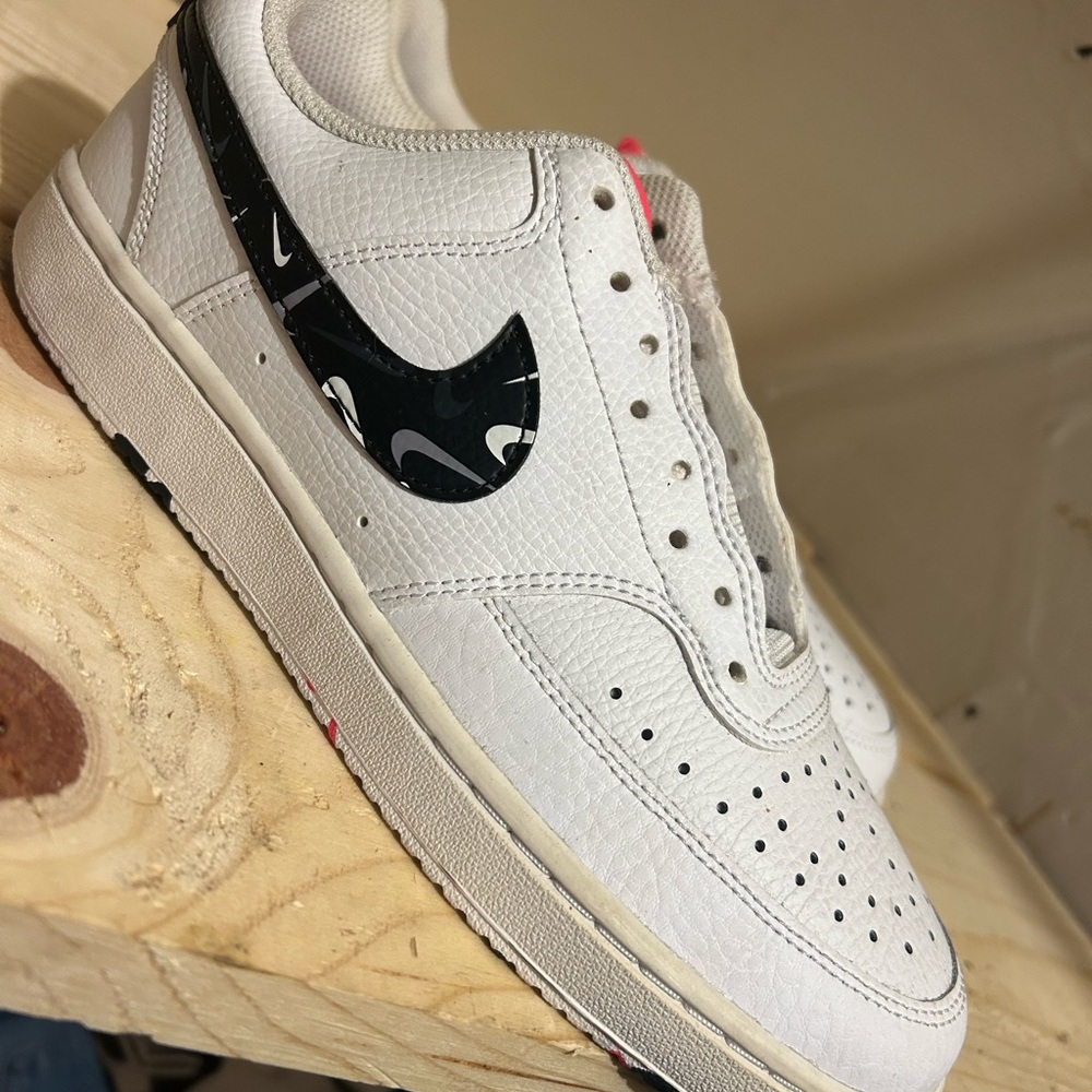 Women’s Size 8 Nike Low Top NEVER WORN